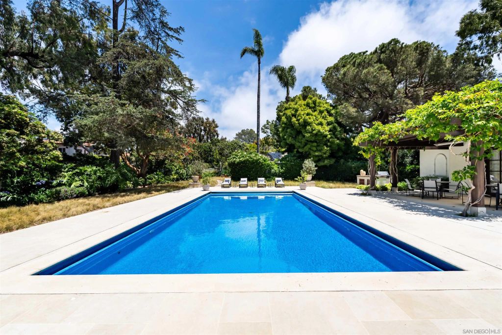 Image 28 of property listing at 1205 Muirlands Dr, La Jolla, CA 92037