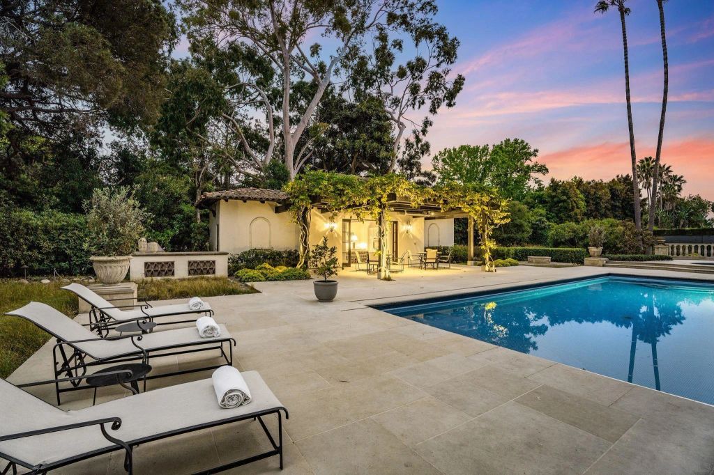 Image 29 of property listing at 1205 Muirlands Dr, La Jolla, CA 92037