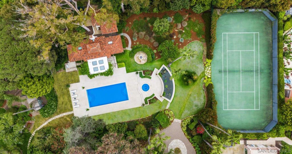 Image 4 of property listing at 1205 Muirlands Dr, La Jolla, CA 92037