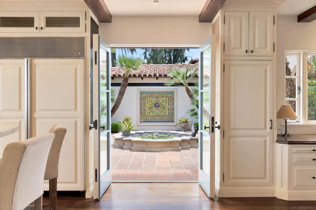 Image 35 of property listing at 1205 Muirlands Dr, La Jolla, CA 92037