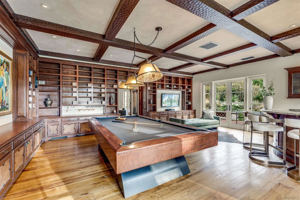 Image 40 of property listing at 1205 Muirlands Dr, La Jolla, CA 92037