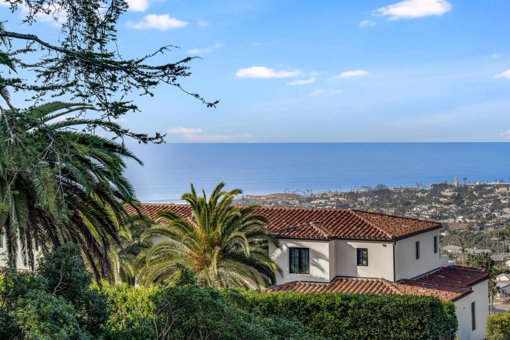 Image 5 of property listing at 1205 Muirlands Dr, La Jolla, CA 92037