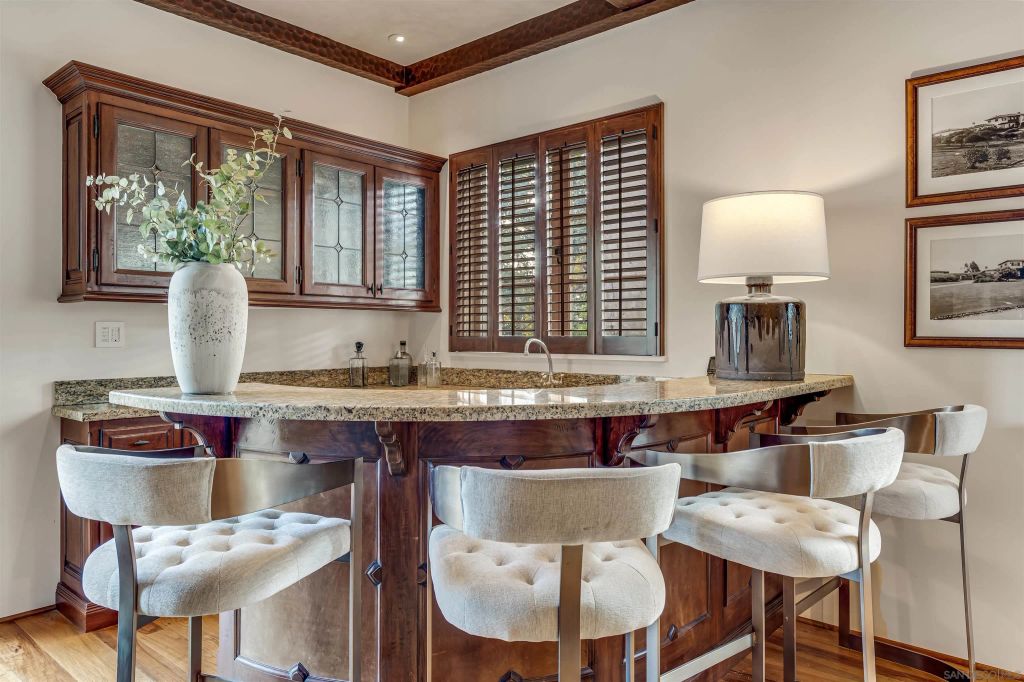 Image 41 of property listing at 1205 Muirlands Dr, La Jolla, CA 92037