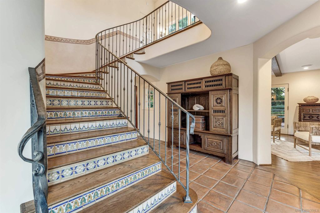 Image 49 of property listing at 1205 Muirlands Dr, La Jolla, CA 92037