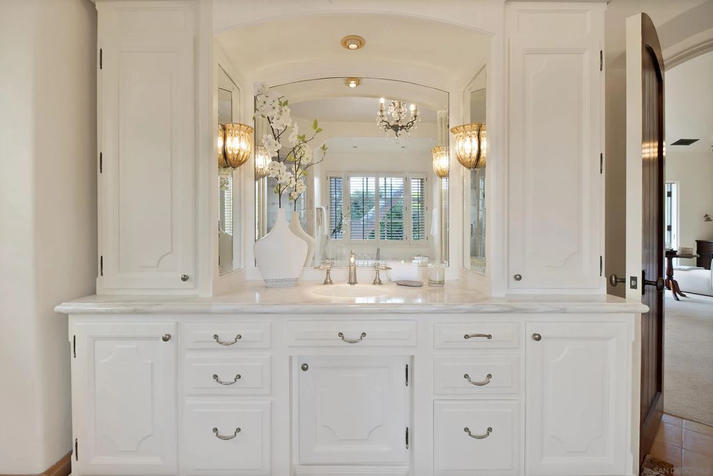 Image 54 of property listing at 1205 Muirlands Dr, La Jolla, CA 92037