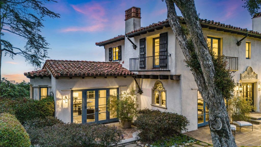 Image 10 of property listing at 1205 Muirlands Dr, La Jolla, CA 92037