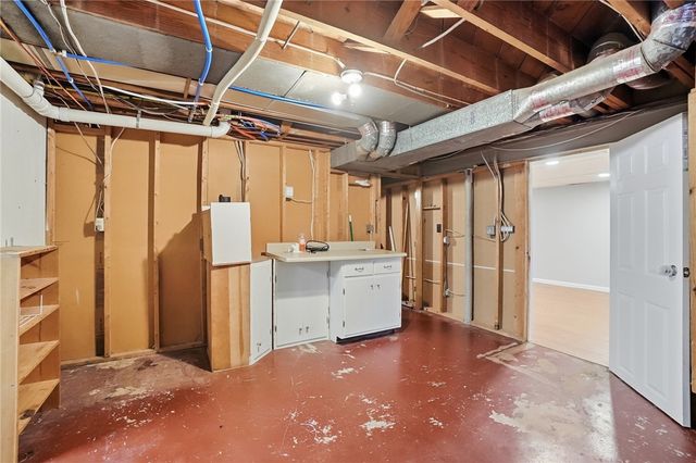 327 Ardmore Road, Springfield, OH 45504