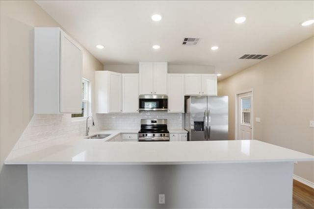 3027 Sabinas St, Corpus Christi, TX 78405