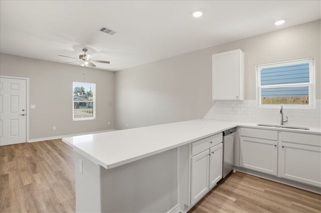 3027 Sabinas St, Corpus Christi, TX 78405