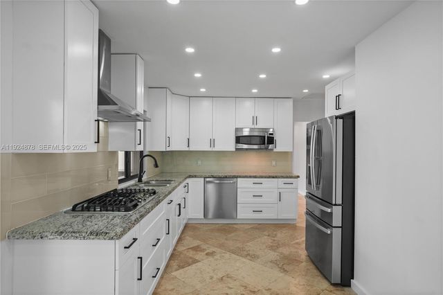 19911 SW 82nd Pl, Cutler Bay, FL 33189