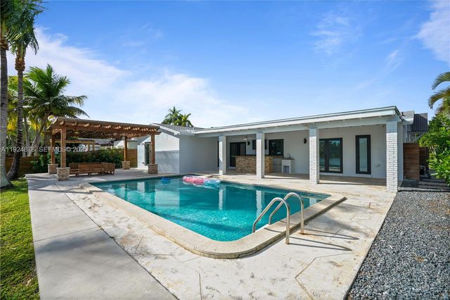 19911 SW 82nd Pl, Cutler Bay, FL 33189