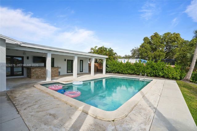 19911 SW 82nd Pl, Cutler Bay, FL 33189