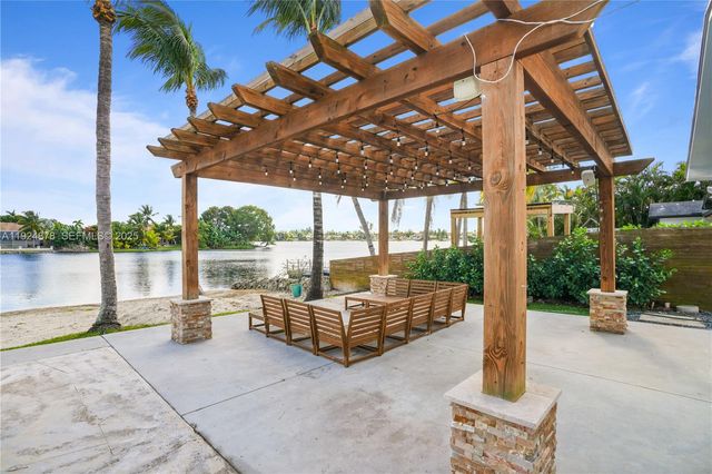 19911 SW 82nd Pl, Cutler Bay, FL 33189