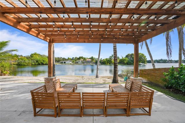 19911 SW 82nd Pl, Cutler Bay, FL 33189