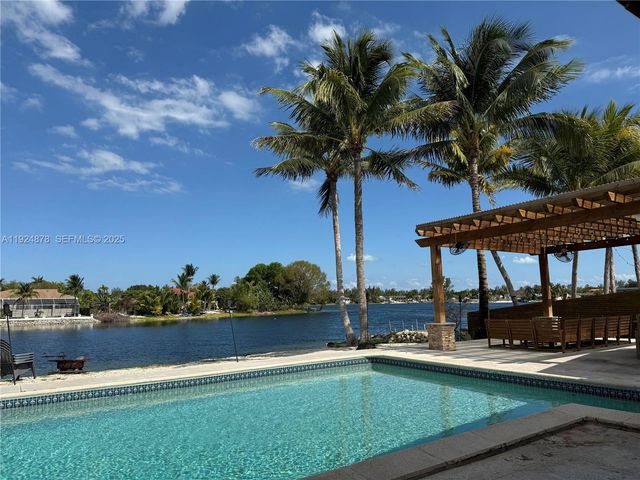 19911 SW 82nd Pl, Cutler Bay, FL 33189