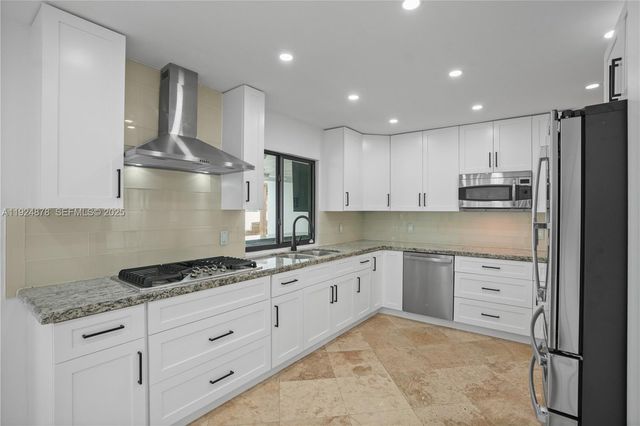 19911 SW 82nd Pl, Cutler Bay, FL 33189