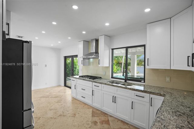 19911 SW 82nd Pl, Cutler Bay, FL 33189