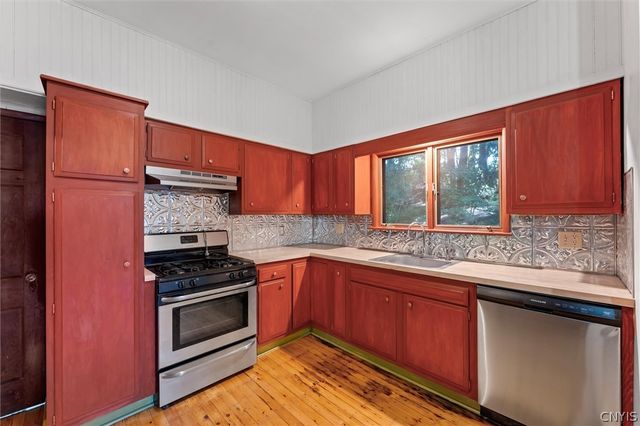 303 Barrington Road 5, Syracuse, NY 13214