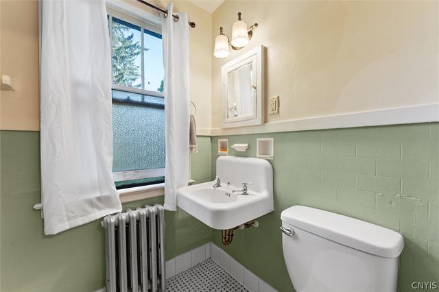 303 Barrington Road 5, Syracuse, NY 13214