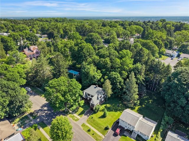 303 Barrington Road 5, Syracuse, NY 13214