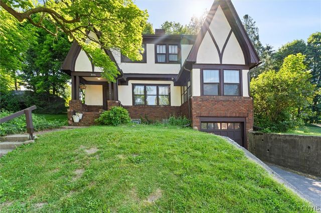 303 Barrington Road 5, Syracuse, NY 13214