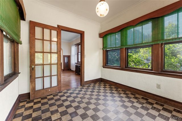 303 Barrington Road 5, Syracuse, NY 13214