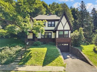 303 Barrington Road 5, Syracuse, NY 13214