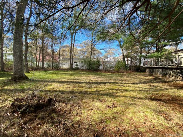20 Oak Place, Selden, NY 11784