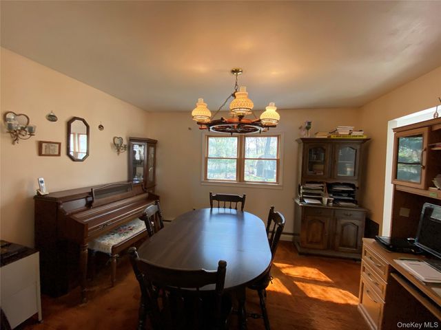 20 Oak Place, Selden, NY 11784