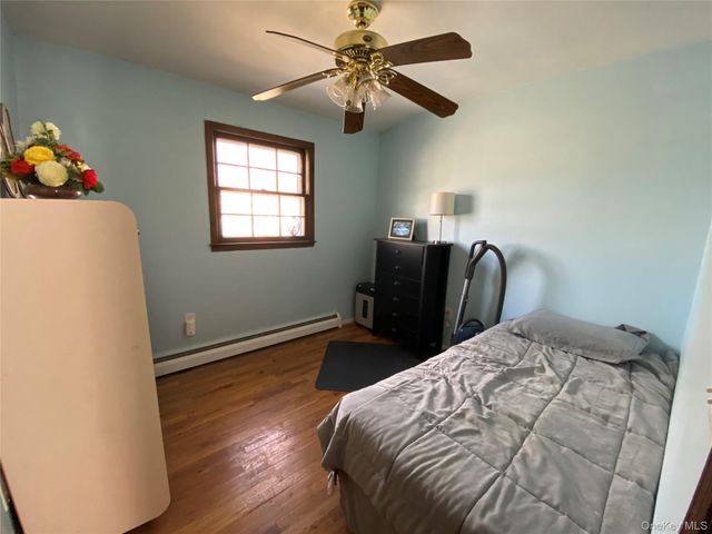 20 Oak Place, Selden, NY 11784