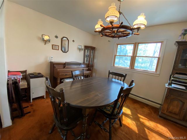 20 Oak Place, Selden, NY 11784