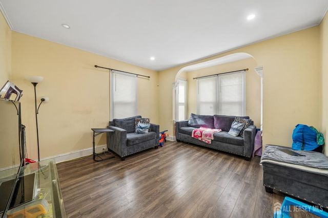 44 state Street, East Orange, NJ 07017