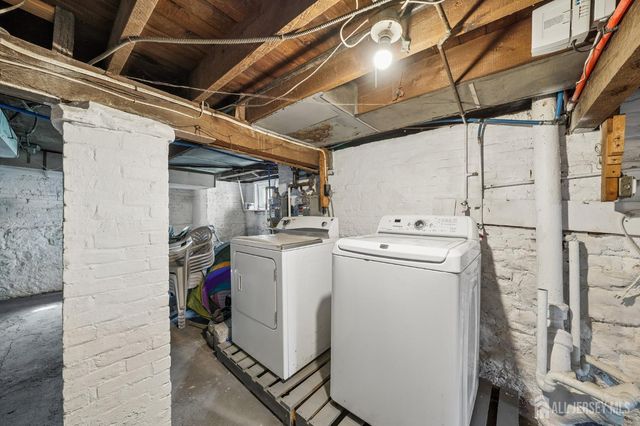 44 state Street, East Orange, NJ 07017