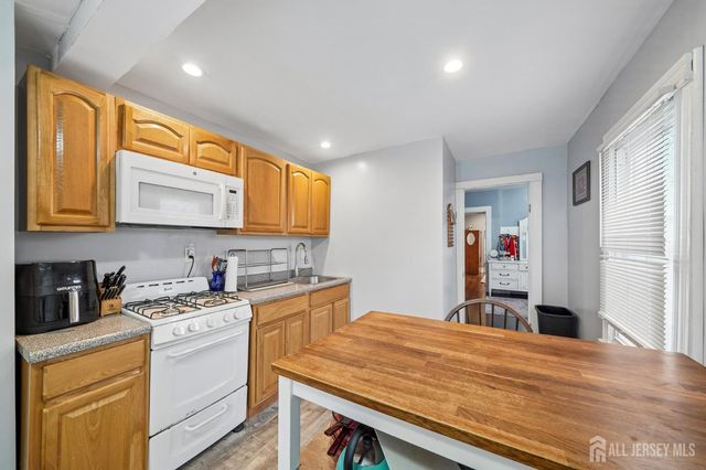 44 state Street, East Orange, NJ 07017