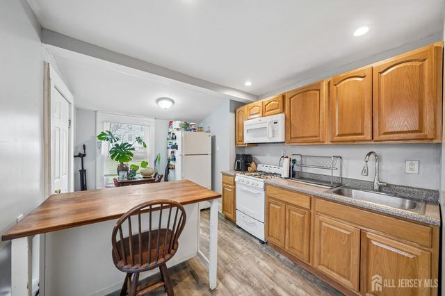 44 state Street, East Orange, NJ 07017