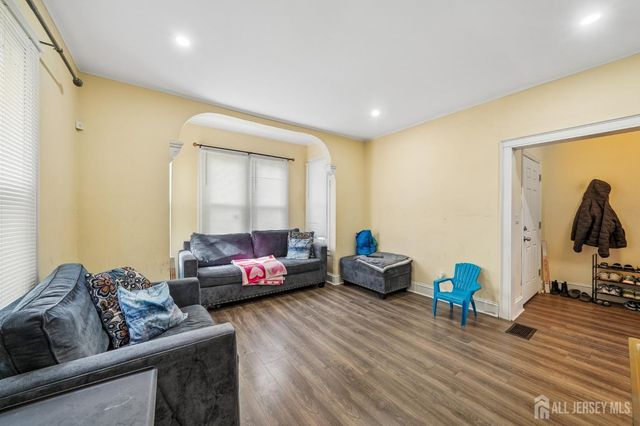 44 state Street, East Orange, NJ 07017