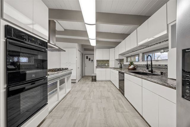 1945 30th St Dr SE, Cedar Rapids, IA 52403