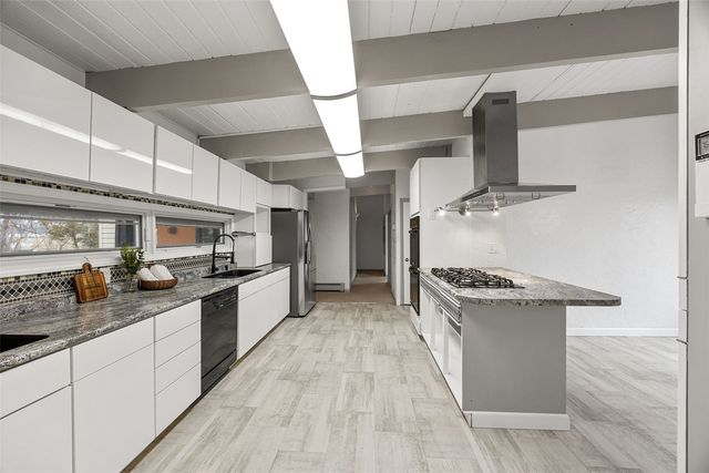 1945 30th St Dr SE, Cedar Rapids, IA 52403