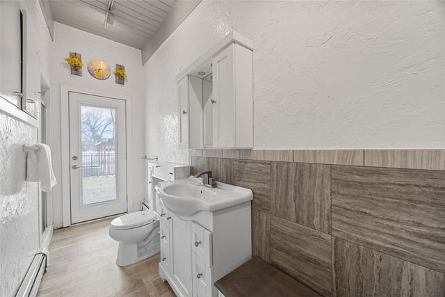 1945 30th St Dr SE, Cedar Rapids, IA 52403