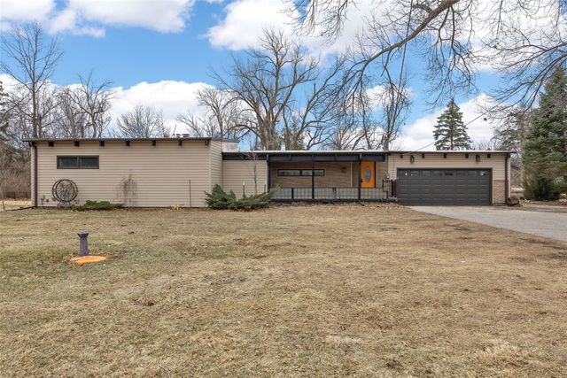 1945 30th St Dr SE, Cedar Rapids, IA 52403