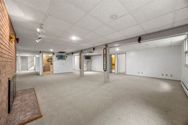 1945 30th St Dr SE, Cedar Rapids, IA 52403