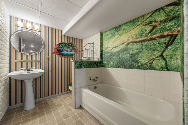 1945 30th St Dr SE, Cedar Rapids, IA 52403