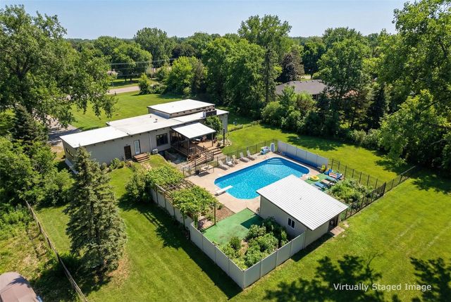 1945 30th St Dr SE, Cedar Rapids, IA 52403