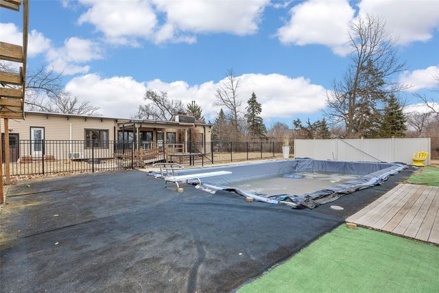 1945 30th St Dr SE, Cedar Rapids, IA 52403