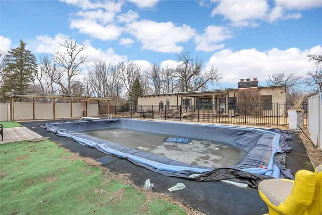 1945 30th St Dr SE, Cedar Rapids, IA 52403