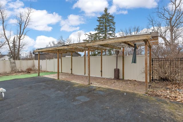 1945 30th St Dr SE, Cedar Rapids, IA 52403