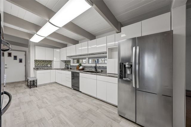 1945 30th St Dr SE, Cedar Rapids, IA 52403