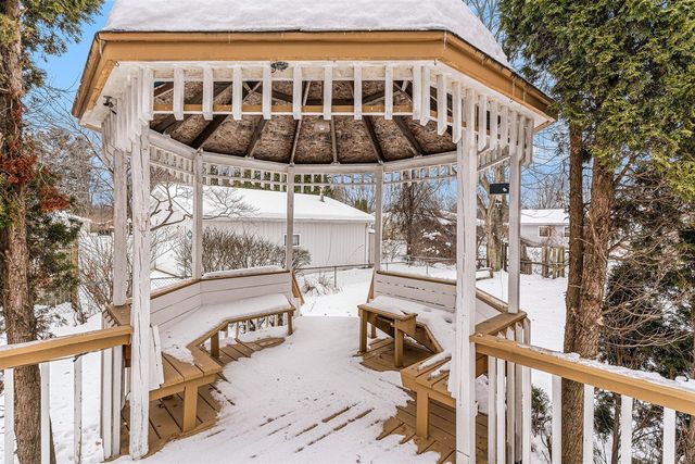 1345 Hendrick Road, Norton Shores, MI 49441