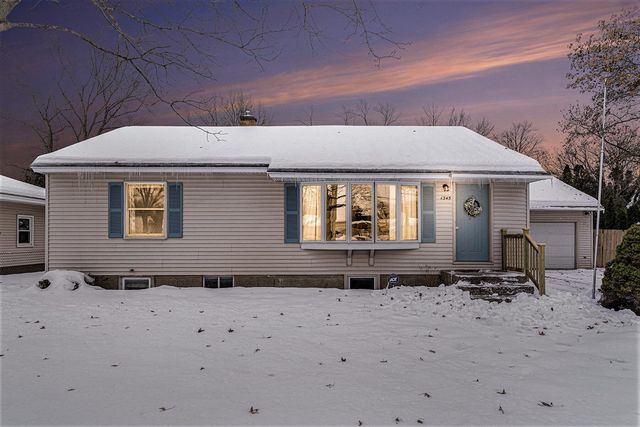 1345 Hendrick Road, Norton Shores, MI 49441