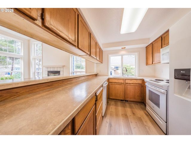 65 SIJOTA St, Gleneden Beach, OR 97388